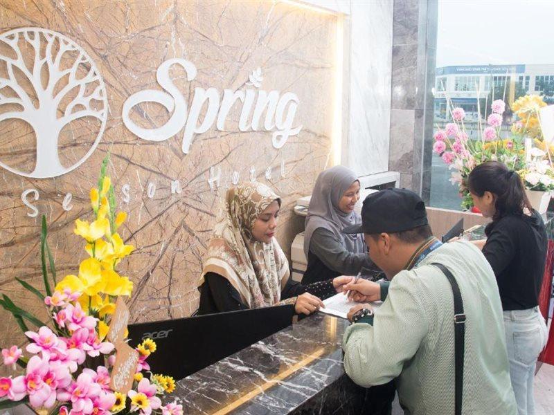 Spring Season Hotel Muar Bagian luar foto