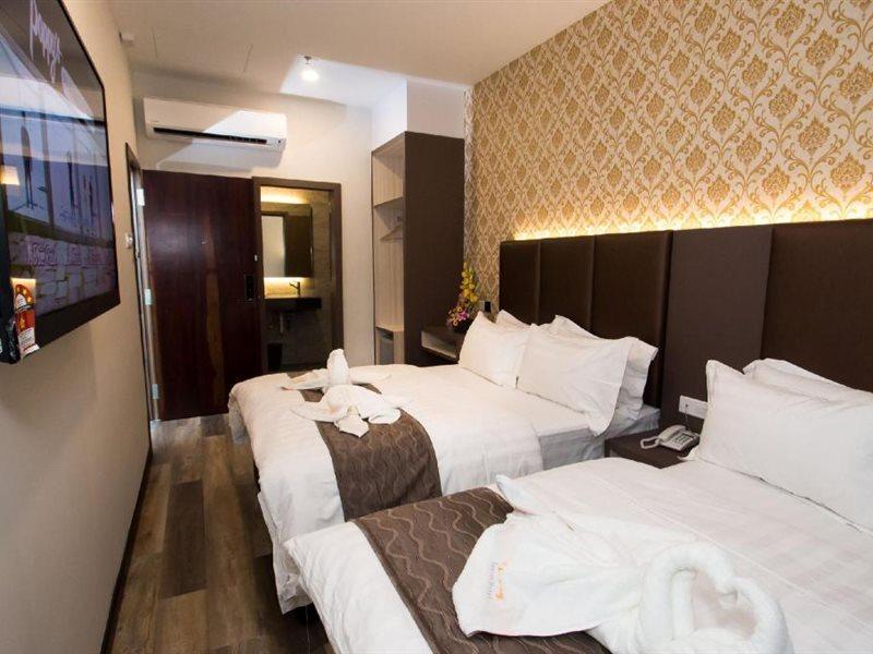 Spring Season Hotel Muar Bagian luar foto