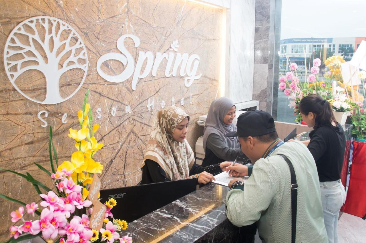 Spring Season Hotel Muar Bagian luar foto