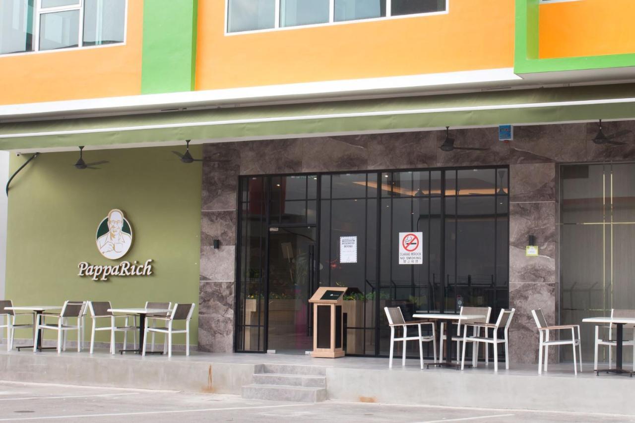 Spring Season Hotel Muar Bagian luar foto