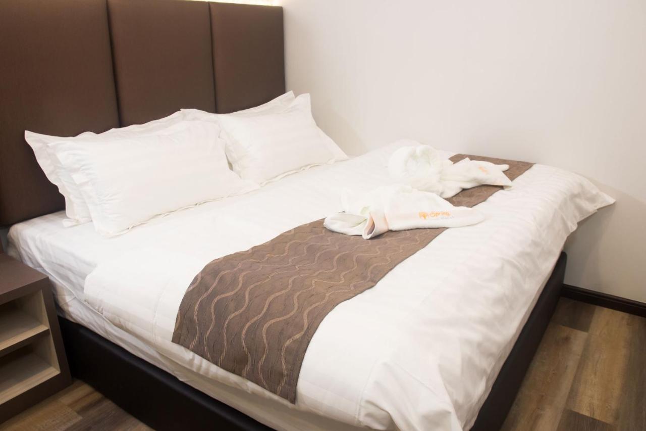 Spring Season Hotel Muar Bagian luar foto