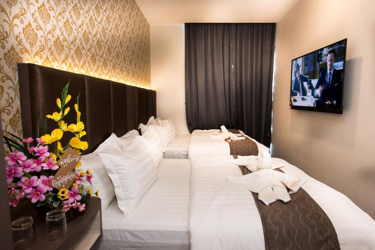 Spring Season Hotel Muar Bagian luar foto