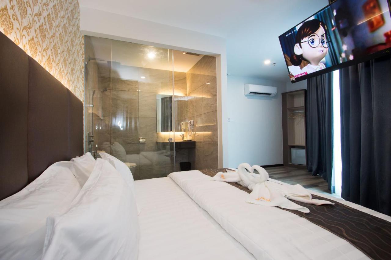 Spring Season Hotel Muar Bagian luar foto