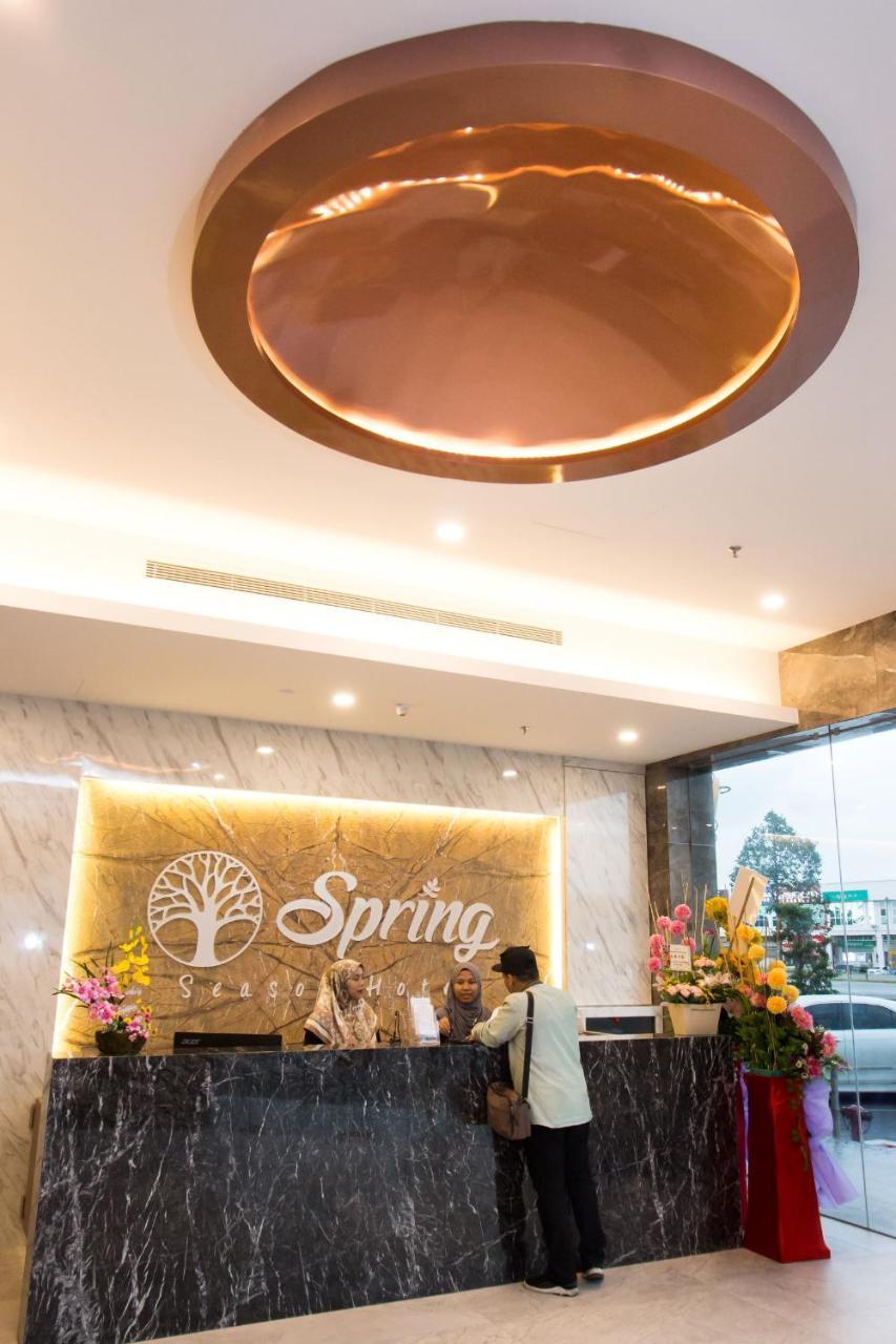 Spring Season Hotel Muar Bagian luar foto