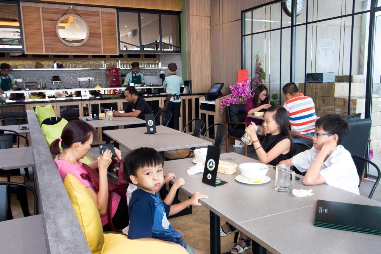 Spring Season Hotel Muar Bagian luar foto